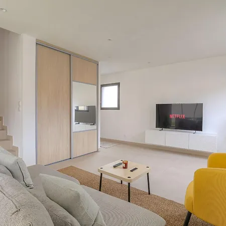 Maison Chaleureuse Avec Jardin Villeurbanne