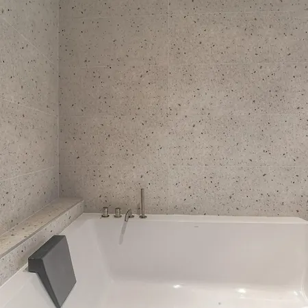 Maison Chaleureuse Avec Jardin Feriehus Villeurbanne