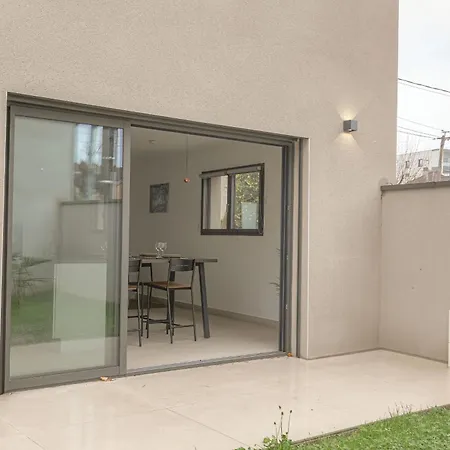 Semesterbostad Maison Chaleureuse Avec Jardin Villeurbanne